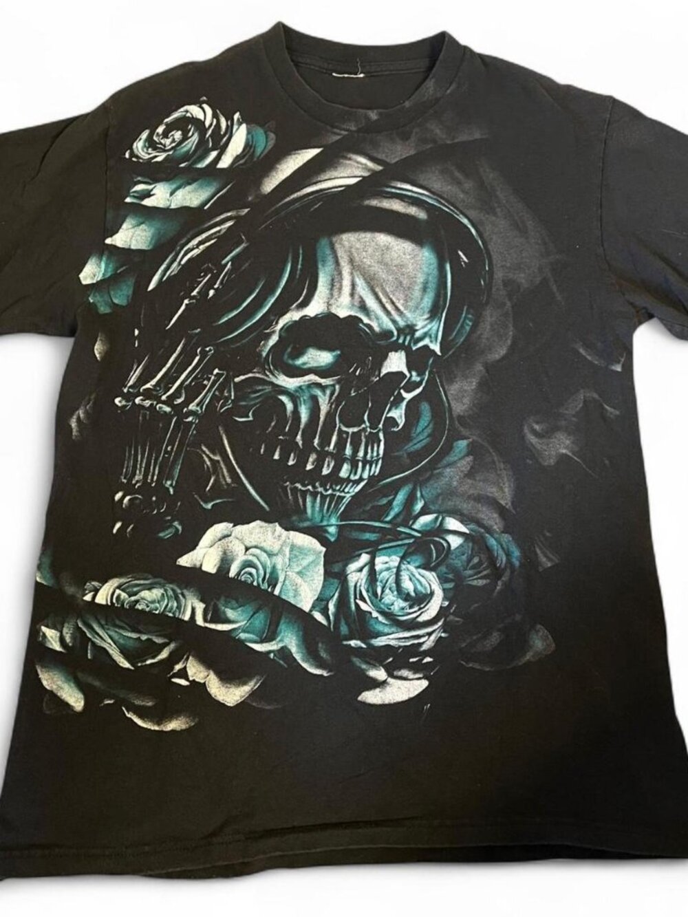 vintage black & blue skull and roses graphic tee